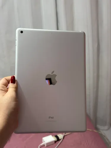 IPAD 9 - PRATA - 64 GB - COM CAIXA