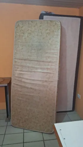 DOAÇÃO de Cama box solteiro com colchão usados
