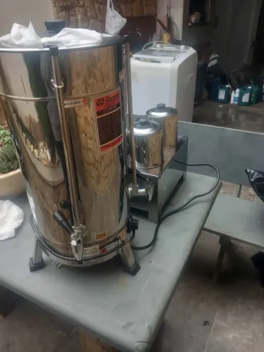 cafeteira profissional com leiteira