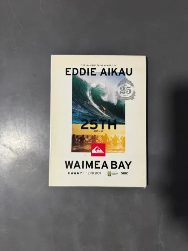 DVD documental intitulado "The Quiksilver in Memory of Eddie Aikau" (25th Annual )