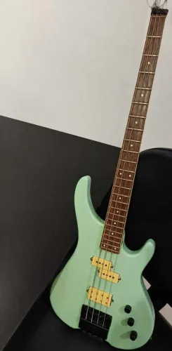 Baixo giannini headlles pro line