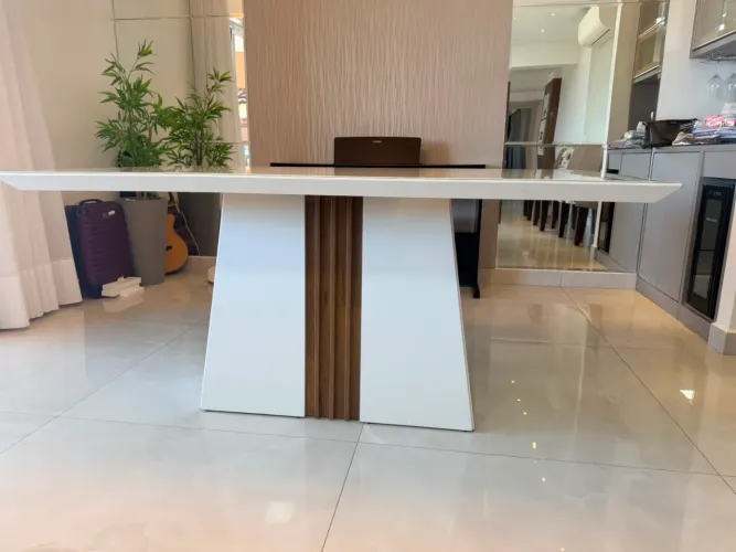 Mesa com 6 cadeiras