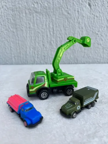 Kit Com 3 Caminhões Pevi Antigo