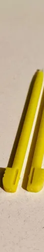 Vendo uma caneta amarela Stylus nova (zerada/nunca usada) para Nintendo DS LITE.
