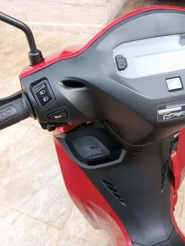Vendo biz 125 completa com apenas 1.900 km.
