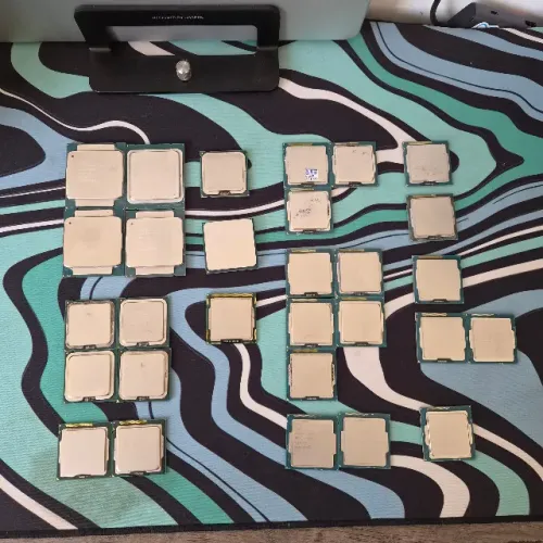 Lote 25 Processadores Intel Core e Xeon - No Estado