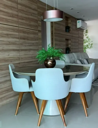 Mesa + 4 cadeiras da JACAUNA De R$9.400,00 Por R$6.700,00