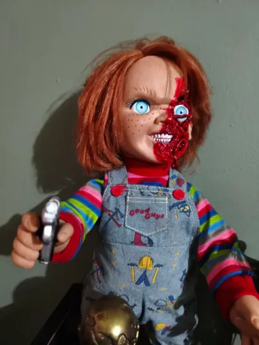 Boneco Chuck Mezco 38 cm 