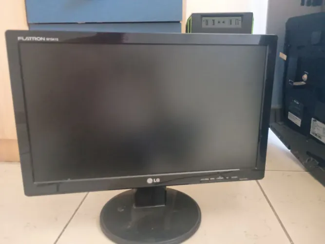 Monitor LG 18.5