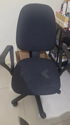 Cadeira de escritorio giratoria preta