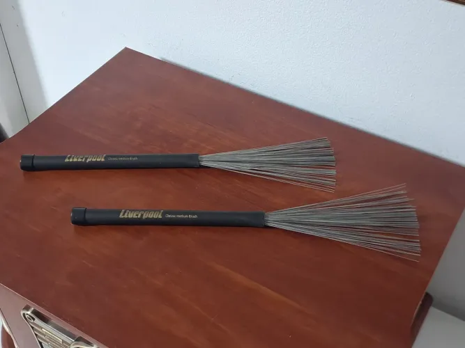 Par de Baquetas Vassourinhas de Aço (Brush) Liverpool