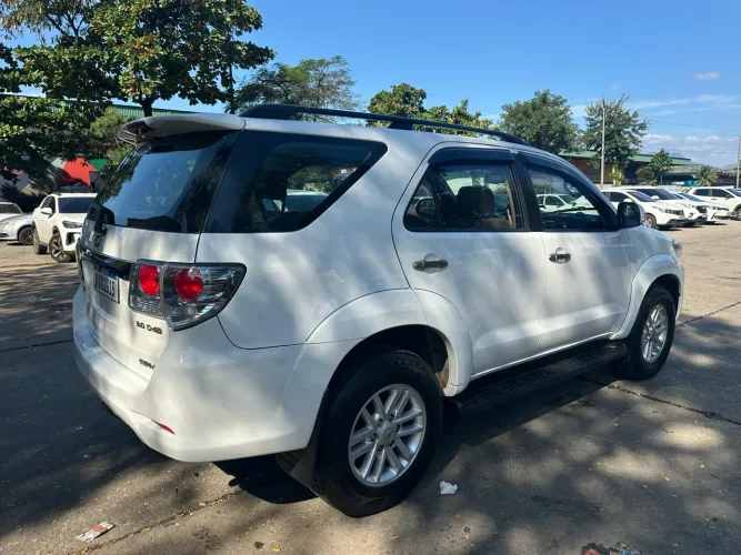 Toyota Hilux SW4 SRV D4-d 4X4 3.0 TDI Dies. AUT 2012