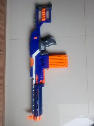 Pisto de Brinquedo Nerf N-Strike Elite Strife com acessórios e carregador  Usada arminha