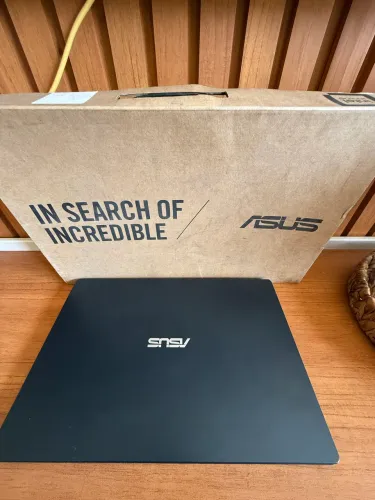 Notebook Asus seminovo com 6 meses de uso