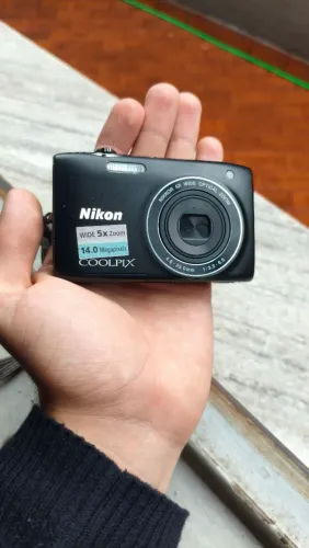 Câmera Digital Nikon Coolpix S3100 - Excelente Estado de Conservação.