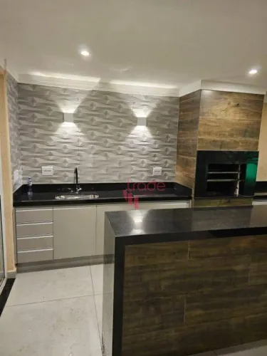 Casa em Condomínio Fechado para Alugar de 04 Quartos sendo 01 Suíte no Bairro Santa Cruz d
