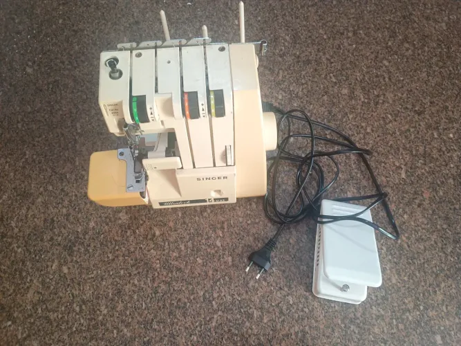 Máquina de costura Ultralok 14 U32