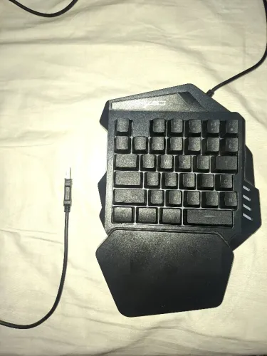 Teclado de uma mão semi mecânico