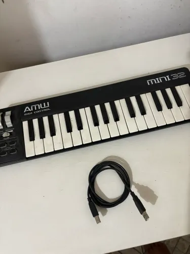 Teclado MÍDI AWM - 32 teclas 