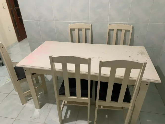 VENDO MESA 6 CADEIRAS BRANCA BARATO PRA SAIR RAPIDO