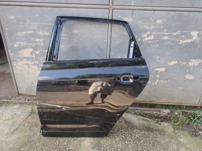 Porta traseira esquerda VW virtus 2021 a 2024 original c detalhe 