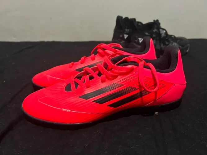 Chuteira Adidas F50 society
