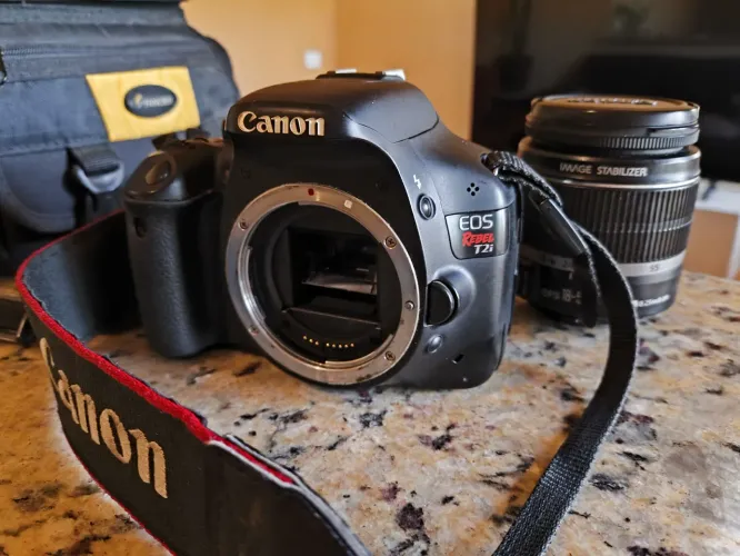 CANON EOS REBEL T2i