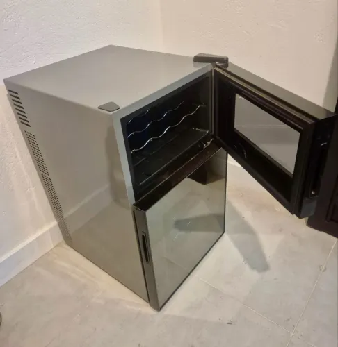 Adega climatizada para 24 garrafas - 220W