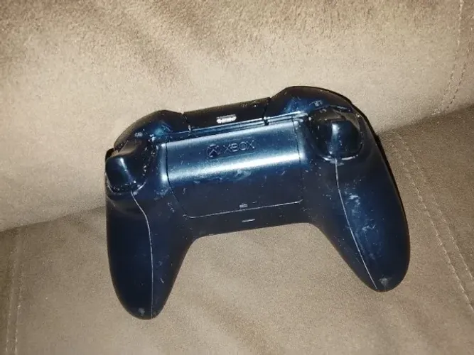 Vídeo game x box one semi novo usado..