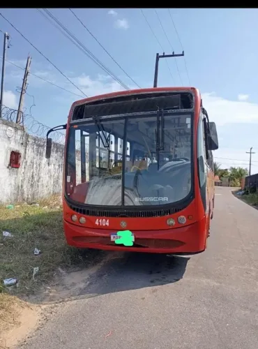 Vendo este ônibus em otimo estado.