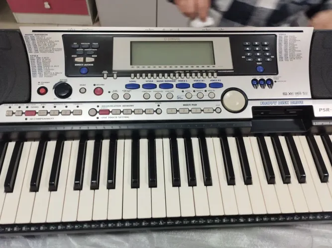 Teclado Yamaha PSR-550