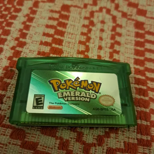 Pokemon emerald para game boy advance 