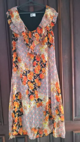 vestido NOVO florido midi sem mangas com babado no decote cor laranja P