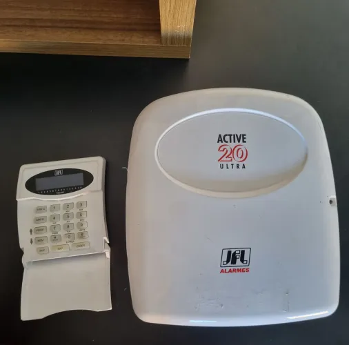 Central de alarme monitoravel com teclado
