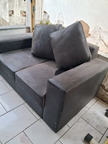 SOFÁ preto usado 2 lugares