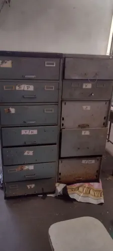 Vendo 02 armário de arquivo em bom estado