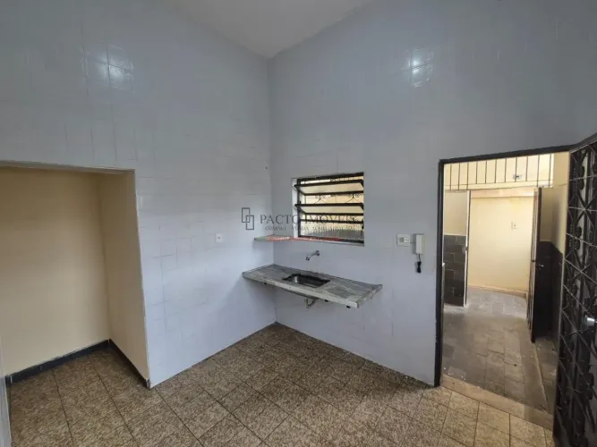 Prédio Comercial em Indústrias I (Barreiro) com 49 m² , 2 quarto(s)