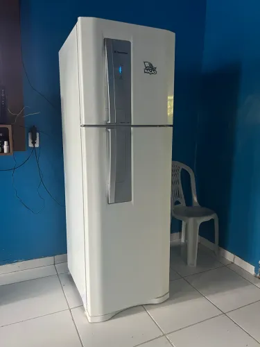 Vendo geladeira frost free funcionando perfeitamente