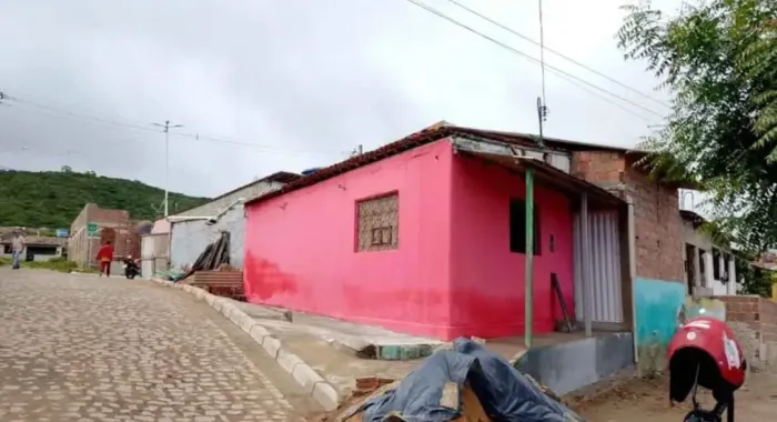 Vendo-se uma casa 3 quarto sala cozinha banheiro garagem em um ponto comercial