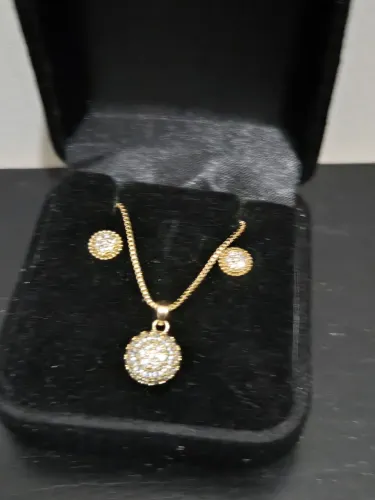 Conjunto colar e brinco, com pedras semi jóias.