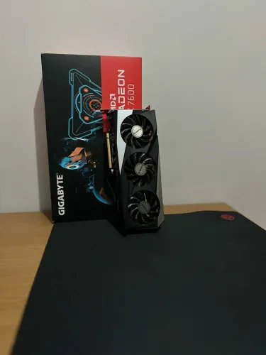 RX 7600 Gigabyte 8GB - Excelente Estado / Impecável