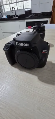 Canon EOS T100