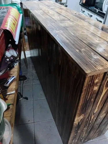 Vendo um balcão de madeira rústico de 2 metros