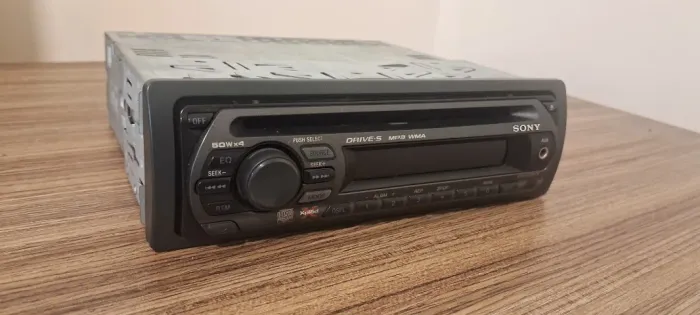 som automotivo Sony com cd com defeito 