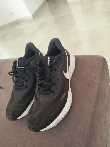 Tênis Nike Revolution número 41