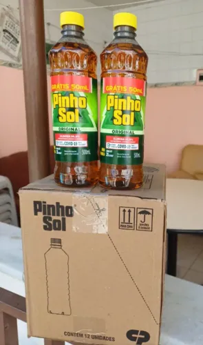 Caixa de desinfetante Pinho Sol