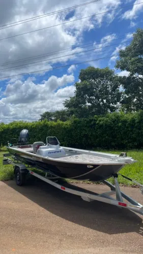 LANCHA LEVEFORT APOLUS TR CLX + MOTOR YAMAHA 40HP 4T | NOVO | CONCESSIONÁRIA BRASÍLIA-DF