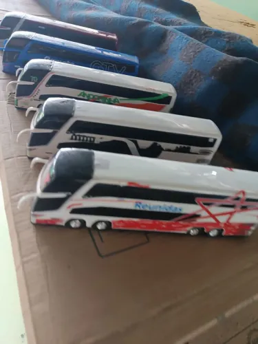Miniatura de ônibus