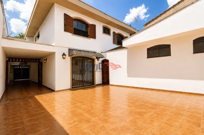 LINDA Casa - Moema - 256m2 - 4 quartos - 3 suites - 5 vagas - Proximo de metro - Pacote de