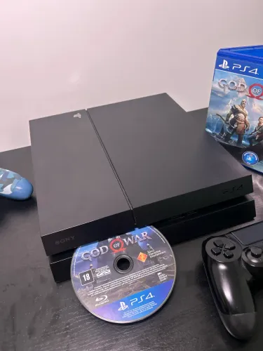 PS4 com 2 controles + jogo